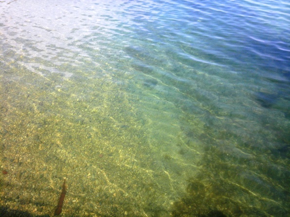 ブナハーブン蒸留所側の海岸